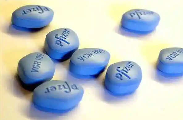 西地那非片吃100mg和吃50mg差别大吗,剂量选择,效果与风险详解